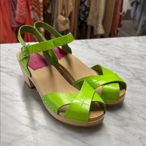 Anthropologie | Swedish Hasbeens Mirja Heeled Clog Sandal in Neon Green 39 - Picture 2 of 13